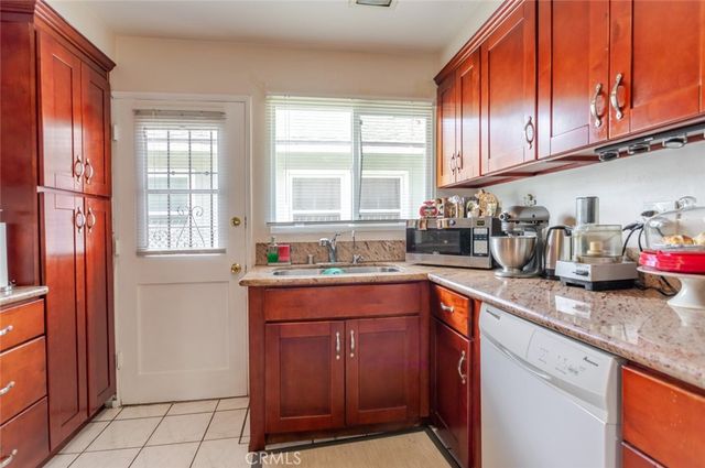 12806 Oxnard Street, North Hollywood, CA 91606