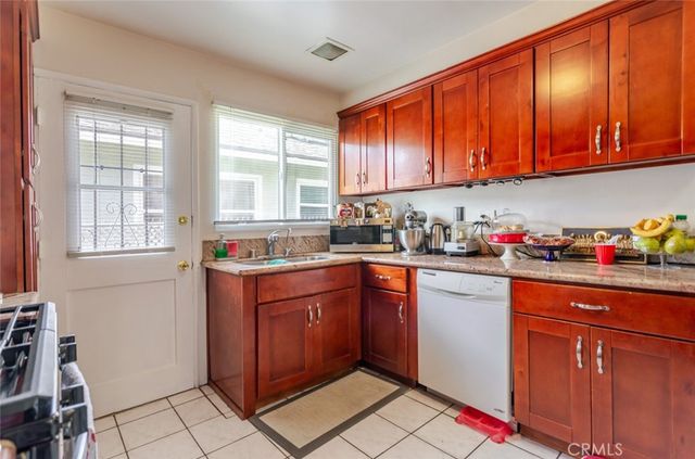 12806 Oxnard Street, North Hollywood, CA 91606
