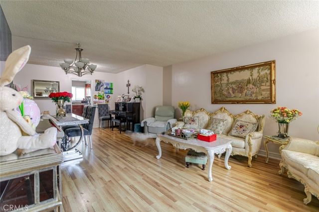 12806 Oxnard Street, North Hollywood, CA 91606