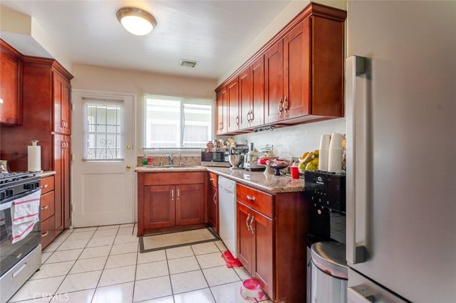 12806 Oxnard Street, North Hollywood, CA 91606