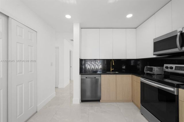 3571 Magellan Cir 343-4, Aventura, FL 33180