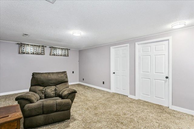 1113 E Springdale, Derby, KS 67037