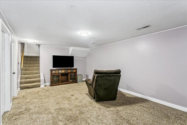 1113 E Springdale, Derby, KS 67037