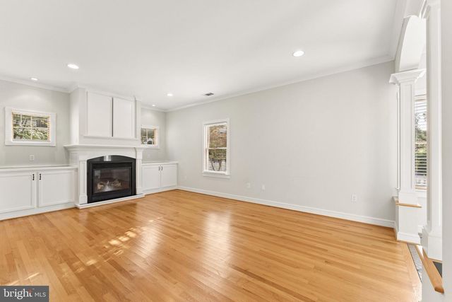 101 CHARLES ST, Rockville, MD 20850