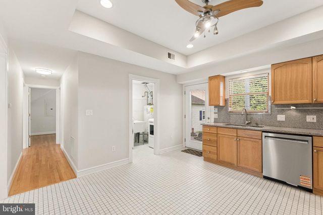 101 CHARLES ST, Rockville, MD 20850