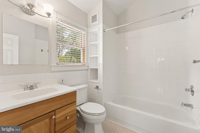 101 CHARLES ST, Rockville, MD 20850
