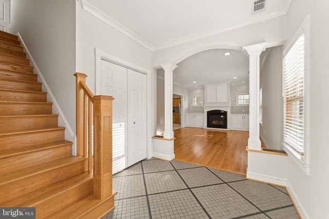101 CHARLES ST, Rockville, MD 20850