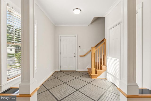 101 CHARLES ST, Rockville, MD 20850