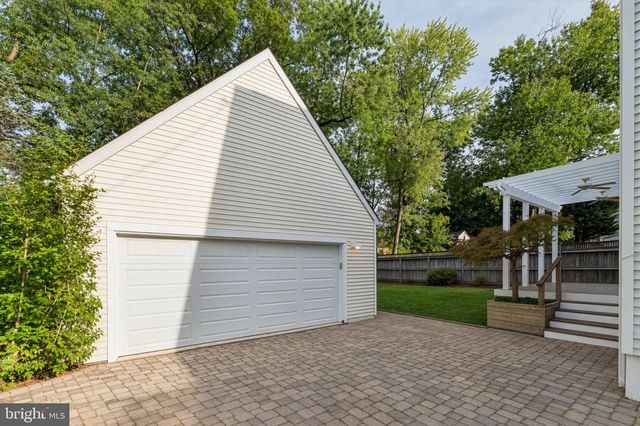 101 CHARLES ST, Rockville, MD 20850
