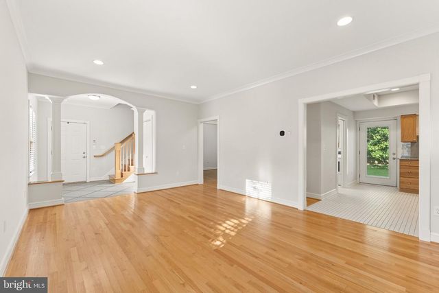 101 CHARLES ST, Rockville, MD 20850