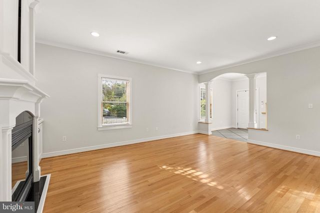 101 CHARLES ST, Rockville, MD 20850