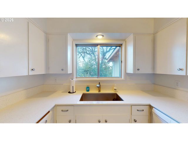 2145 WEBB St, West Linn, OR 97068