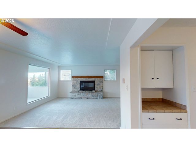 2145 WEBB St, West Linn, OR 97068