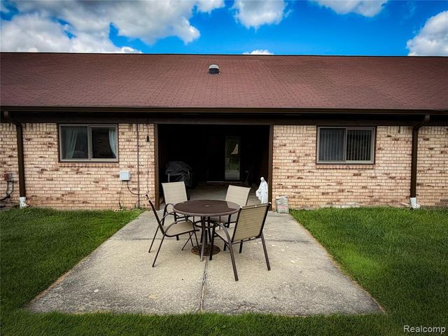 20342 Pine Meadow Drive, Clinton Township, MI 48036