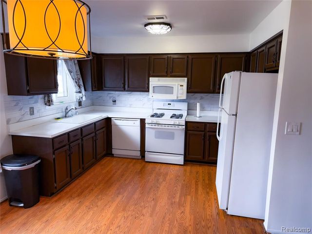 20342 Pine Meadow Drive, Clinton Township, MI 48036