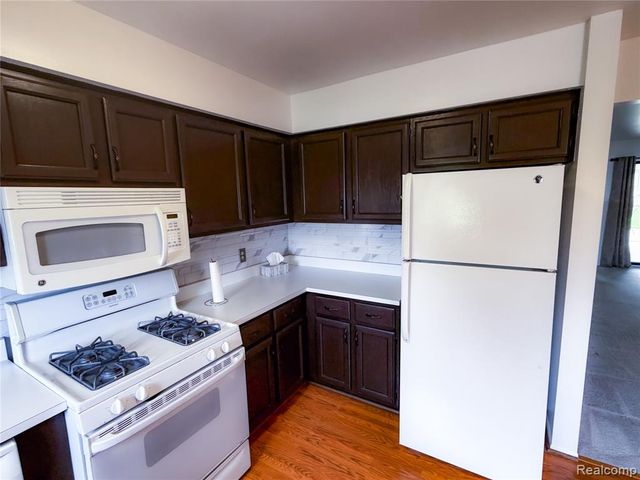20342 Pine Meadow Drive, Clinton Township, MI 48036