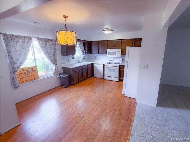 20342 Pine Meadow Drive, Clinton Township, MI 48036