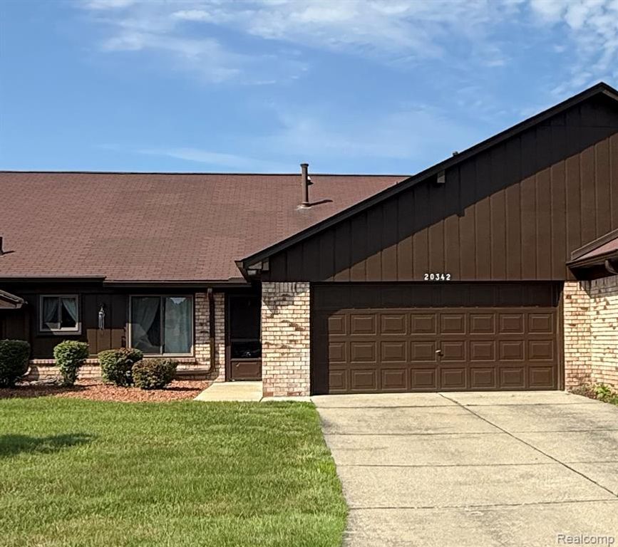20342 Pine Meadow Drive, Clinton Township, MI 48036