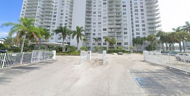 2801 NE 183rd St 111W, Aventura, FL 33160