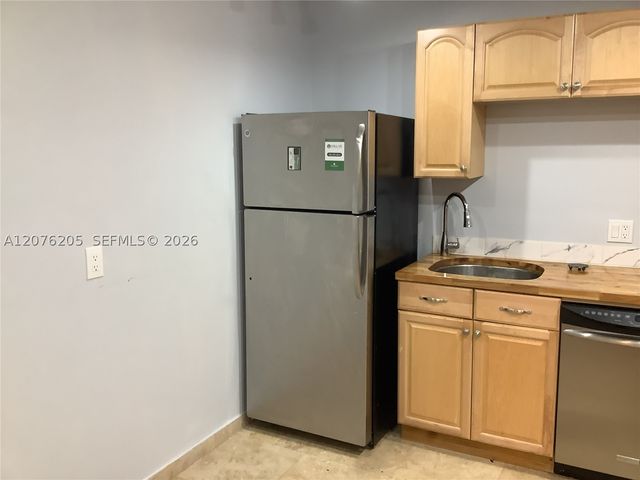 2801 NE 183rd St 111W, Aventura, FL 33160