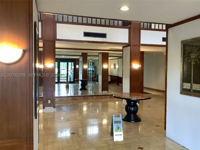 2801 NE 183rd St 111W, Aventura, FL 33160