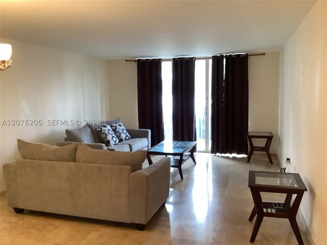 2801 NE 183rd St 111W, Aventura, FL 33160