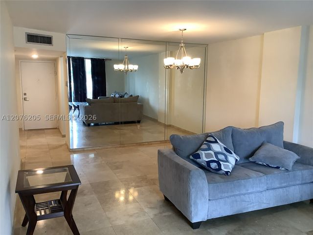 2801 NE 183rd St 111W, Aventura, FL 33160