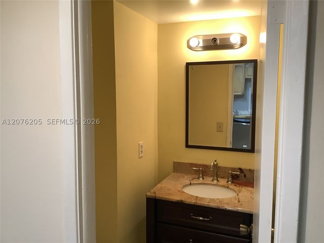 2801 NE 183rd St 111W, Aventura, FL 33160