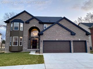72 Arthur Drive, Troy, MI 48083