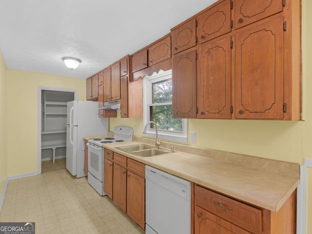 100 Homestead Place, Rex, GA 30273