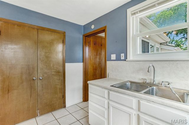 8231 Steffen Avenue, St Louis, MO 63123