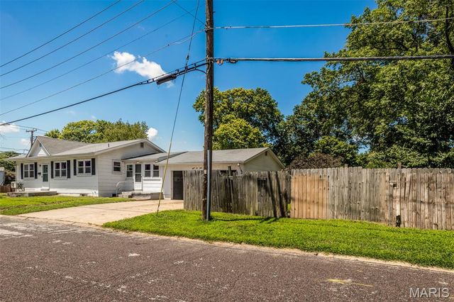 8231 Steffen Avenue, St Louis, MO 63123
