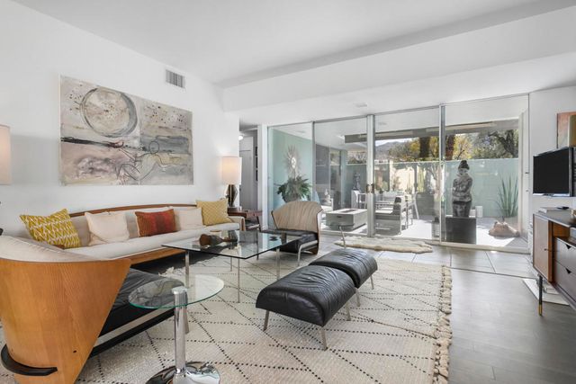 17 Desert Lakes Drive, Palm Springs, CA 92264