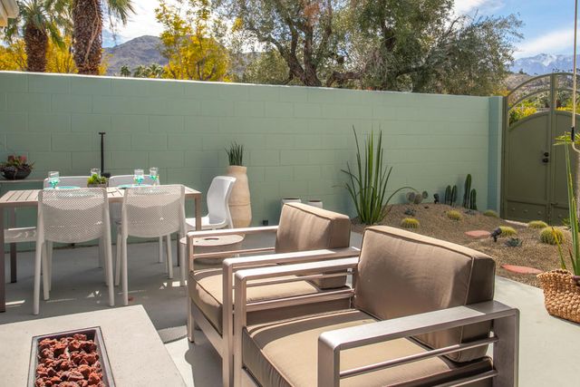 17 Desert Lakes Drive, Palm Springs, CA 92264
