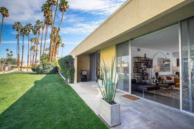 17 Desert Lakes Drive, Palm Springs, CA 92264