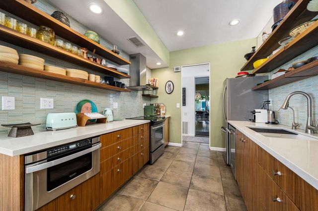 17 Desert Lakes Drive, Palm Springs, CA 92264