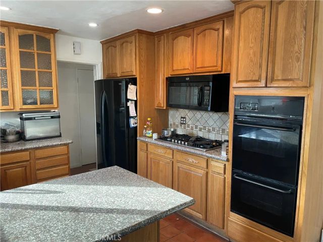 825 Sonora Road, Costa Mesa, CA 92626