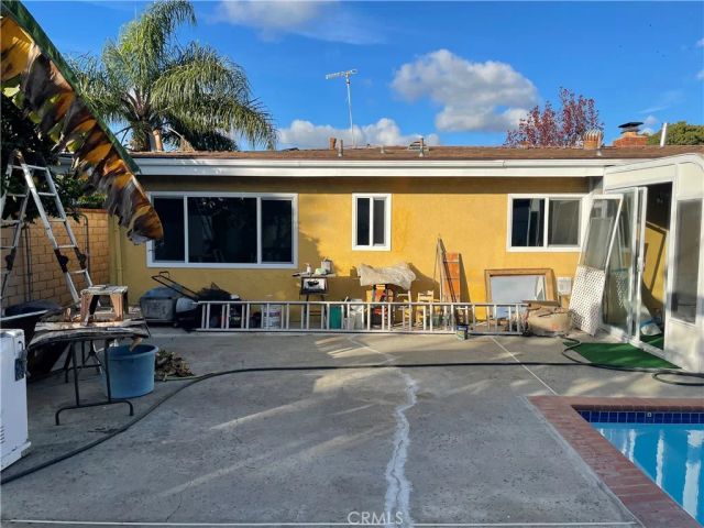 825 Sonora Road, Costa Mesa, CA 92626