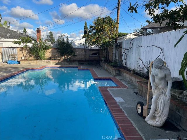 825 Sonora Road, Costa Mesa, CA 92626