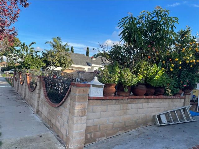 825 Sonora Road, Costa Mesa, CA 92626