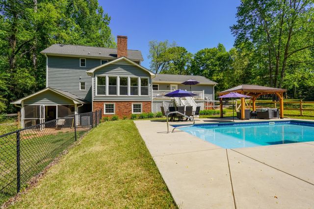 102 Hickory Hollow Drive, Inman, SC 29349