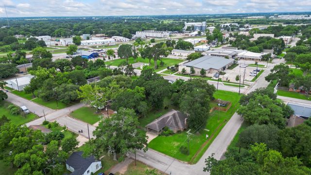 2103 Taylor Street, Waller, TX 77484