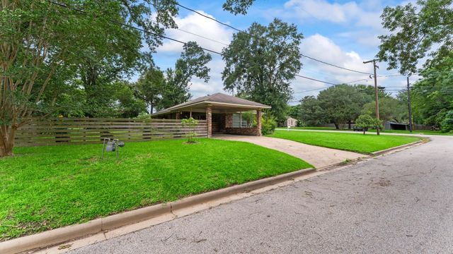 2103 Taylor Street, Waller, TX 77484