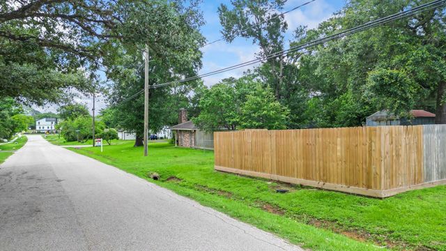 2103 Taylor Street, Waller, TX 77484