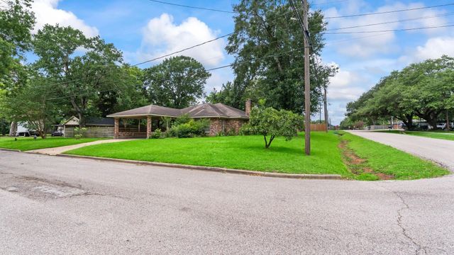 2103 Taylor Street, Waller, TX 77484