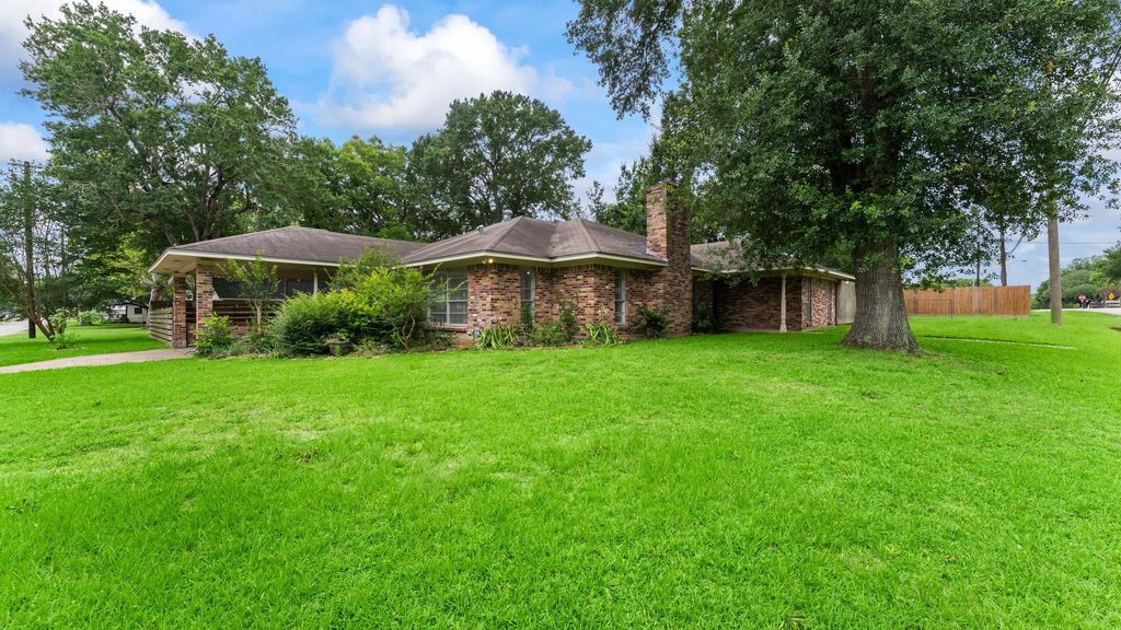 2103 Taylor Street, Waller, TX 77484