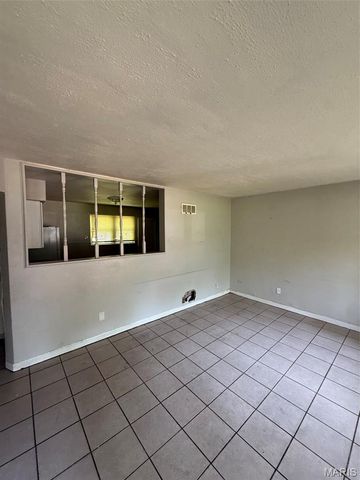 9819 Vickie Place, St Louis, MO 63136