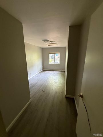 9819 Vickie Place, St Louis, MO 63136
