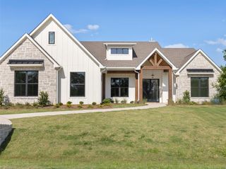 147 Hydrangea Drive, Smithville, TX 78957