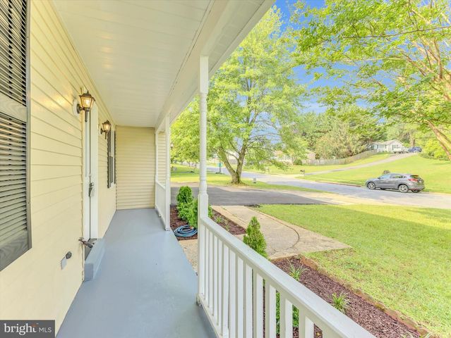 24737 NICKELBY DR, Damascus, MD 20872